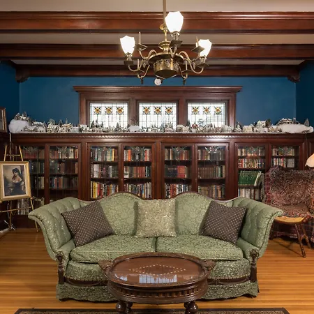 Ringling House Bed & Breakfast-3