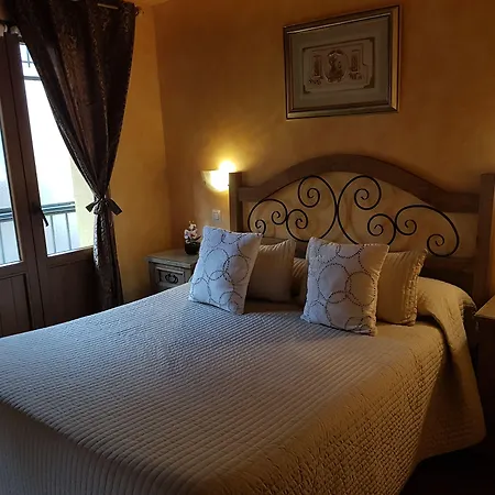 Hostal Segovia Adults Only-3