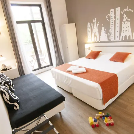 Hostal Live Barcelona-2