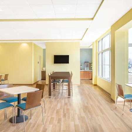 Days Inn & Suites By Wyndham Kearney Ne-3