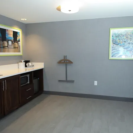 Hampton Inn & Suites Burlington-3