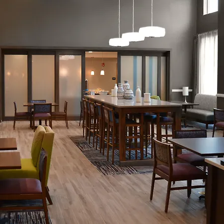 Hampton Inn & Suites Philadelphia/Media-2