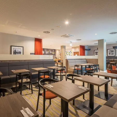 Hampton By Hilton Munich City West-2