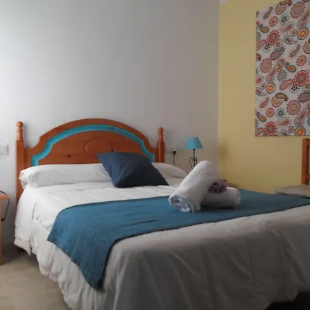 Hostel Conil - Habitaciones con baño privado en el centro de Conil-3