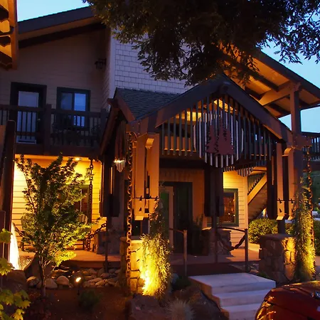 Redwood Hyperion Suites-2