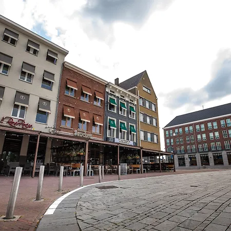 Hotel Roermond Next Door-3