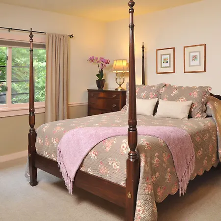 1795 Acorn Inn Bed And Breakfast-3