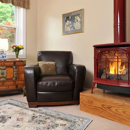 1795 Acorn Inn Bed And Breakfast-2