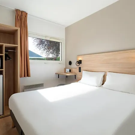 Hotel Cerise Lens-2
