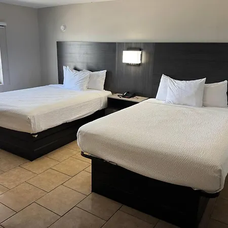 Travelodge By Wyndham Venice-2