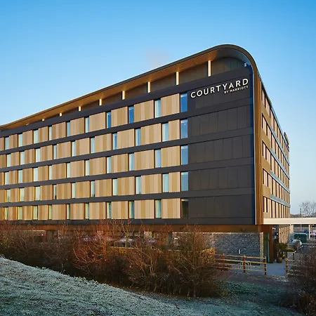 Courtyard By Marriott Oxford South-3
