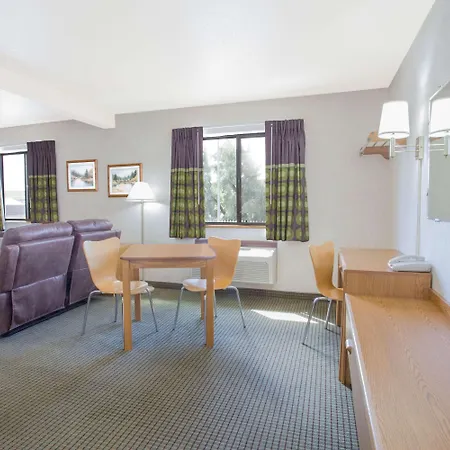 Super 8 By Wyndham Havre-3