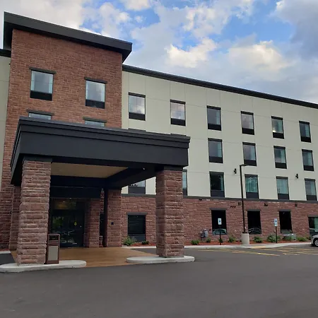 Cobblestone Hotel & Suites - Janesville-3