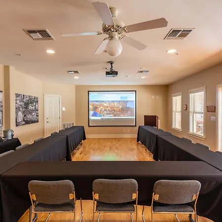 Gruene River Hotel & Retreat-3