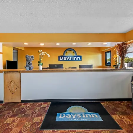 Days Inn By Wyndham Independence-3