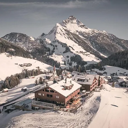 AlpenParks Hotel&Apartment Arlberg Warth mit Pool-2