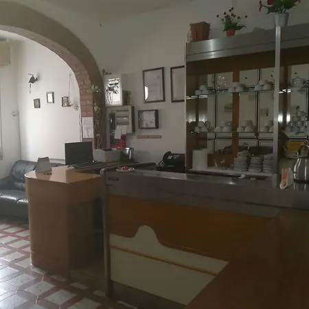 Hotel Italia-2