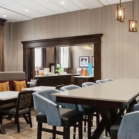 Hampton Inn Suites Kansas City Downtown Crossroads-2