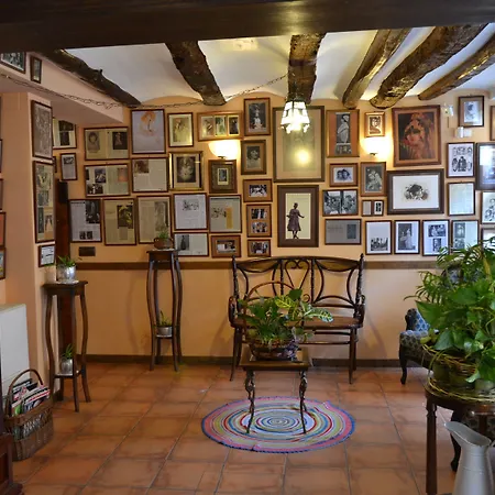 Hostal Santa Agueda-2