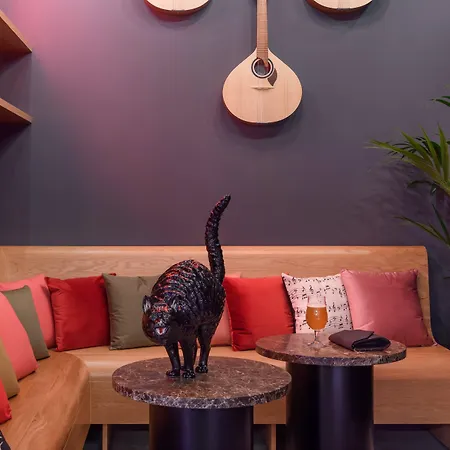 Moxy Lisbon City-3