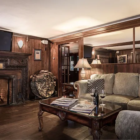 The Huntting Inn-2