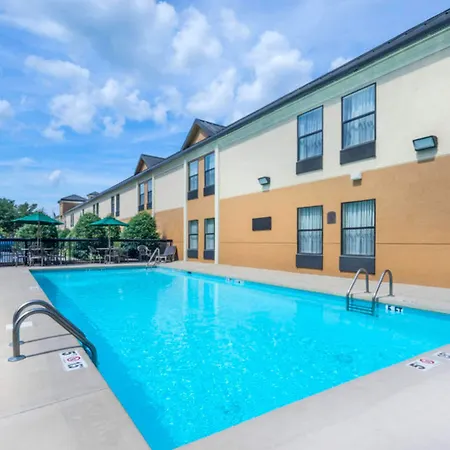 Clarion Pointe New Bern-3
