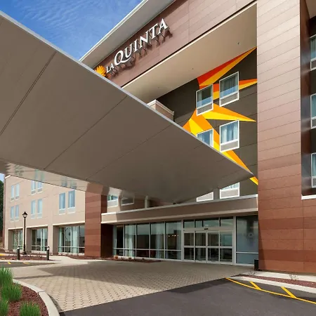 La Quinta Inn & Suites By Wyndham Middletown-Goshen-2