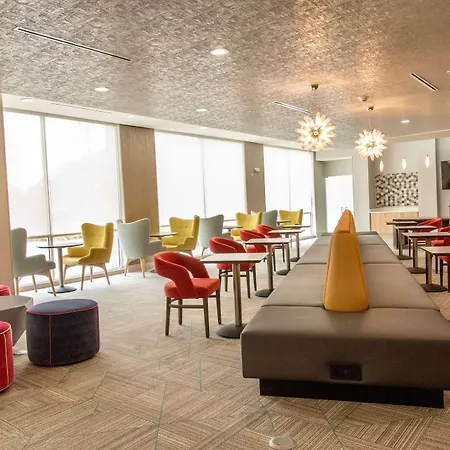 La Quinta Inn & Suites By Wyndham Lake City-3