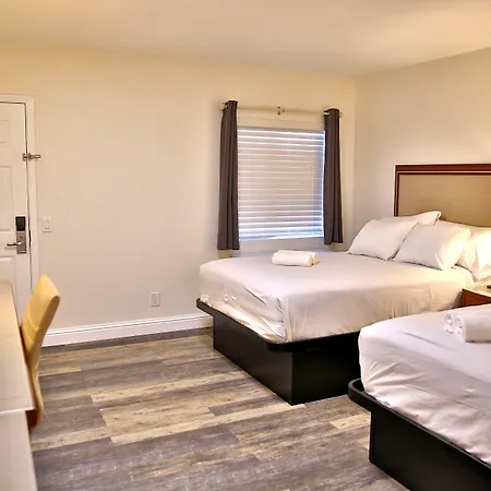 Travelodge By Wyndham Crescent City-3