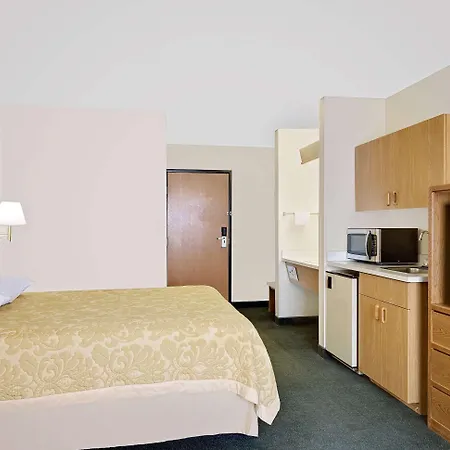 Super 8 By Wyndham Battle Mountain-3