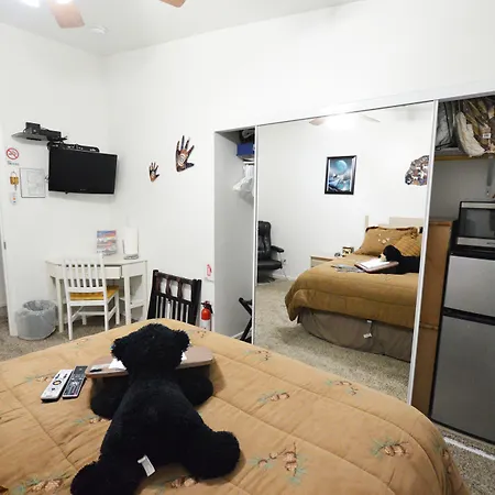 The Bear's Den B&B-3