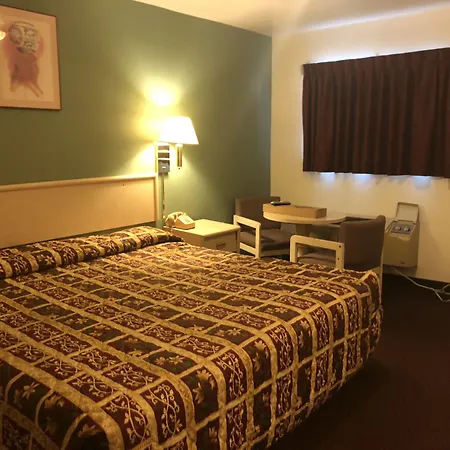 Travelodge By Wyndham Farmington-2
