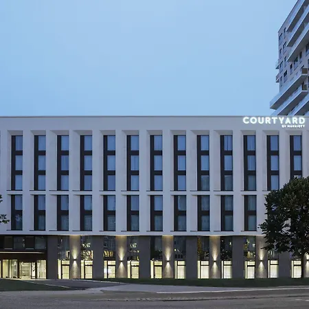 Courtyard By Marriott Hamburg City-3