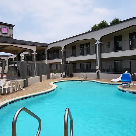 Express Inn Tomball-3