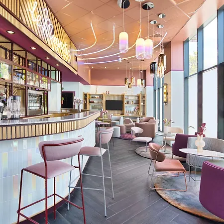 Aiden By Best Western Clermont-Ferrand - Le Magnetic Hotel & Spa-3