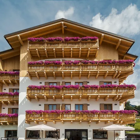 Camina Suite And Spa-3