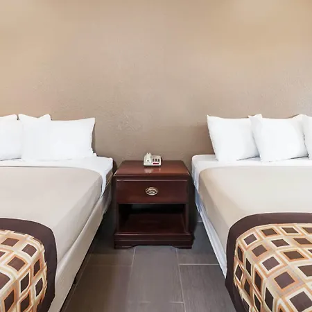 Deluxe Inn Denton-2