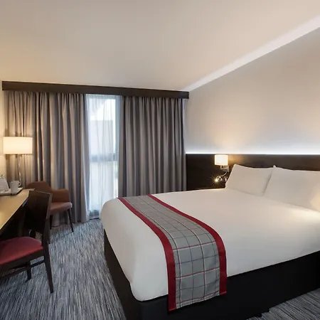 Ramada By Wyndham Leeds East-3