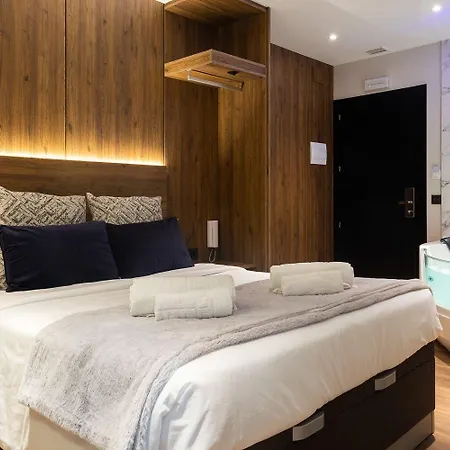 Daos Suites & Terrace Marbella-3