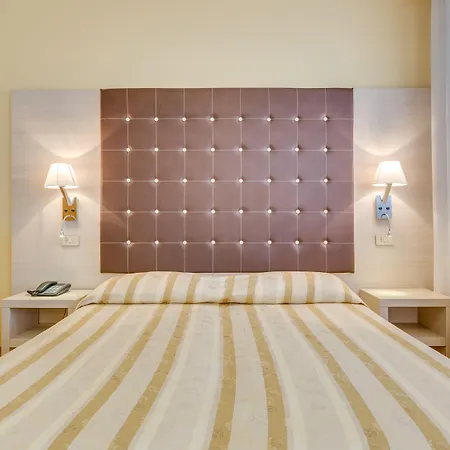 Hotel Ambassador-3