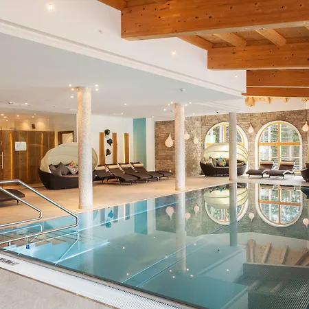 Berghotel Der Koenigsleitner - Adults Only-3