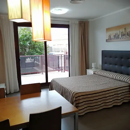 Aparthotel El Faro-3