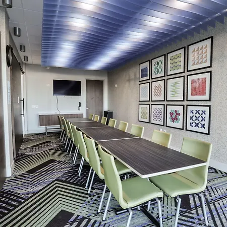 Holiday Inn Express & Suites - Nashville Metrocenter Downtown By Ihg-2