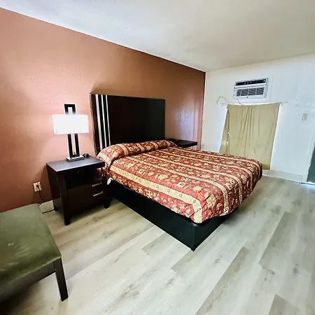 Economy Inn-3