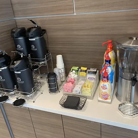 La Quinta Inn & Suites By Wyndham Kansas City Beacon Hill-2