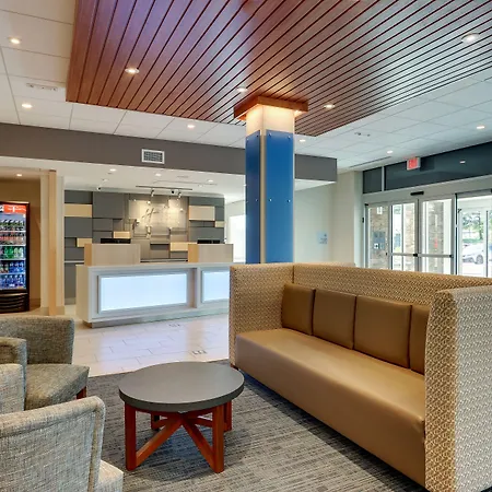 Holiday Inn Express & Suites - Roanoke - Civic Center-3