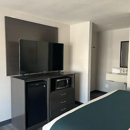 Inn Of Uvalde-3