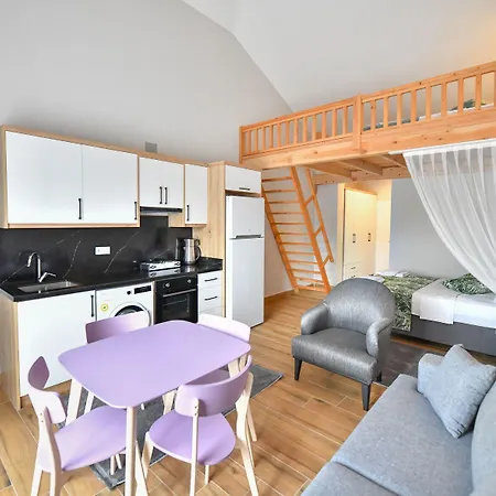 Red Moon Suites-3