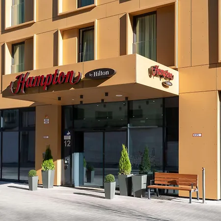 Hampton by Hilton Düsseldorf City Centre-3