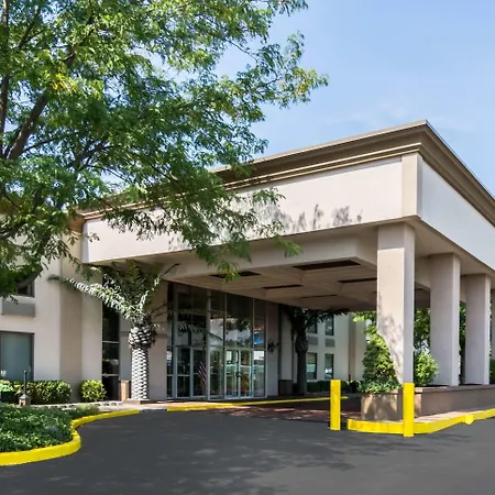 Plaza Inn & Suites-2